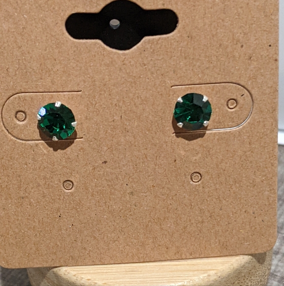 Emerald  Crystal Stud Earrings - Picture 3 of 4